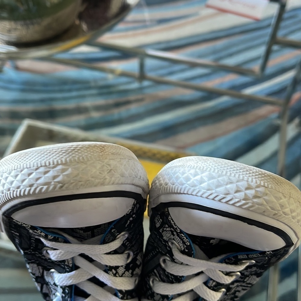 Converse💙🖤 - Picture 5 of 9